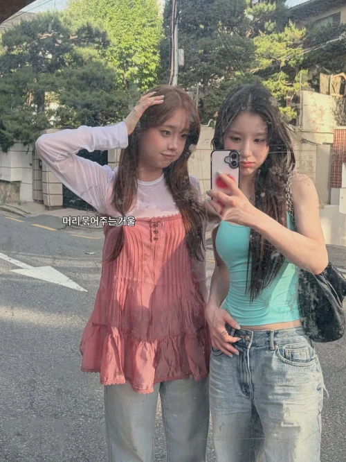 260518-chuu-instagram-update-ft-heejin-v0-wijf6u94cz1h1.webp