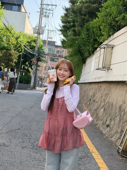 260518-chuu-instagram-update-ft-heejin-v0-xs3801q4cz1h1.webp