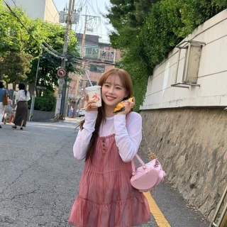 260518-chuu-instagram-update-ft-heejin-v0-xs3801q4cz1h1
