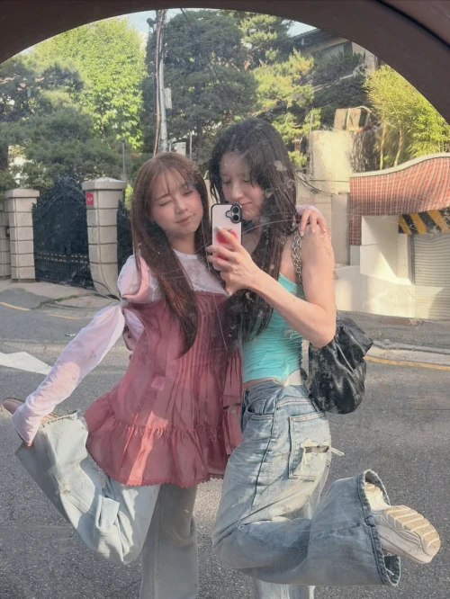 260518-chuu-instagram-update-ft-heejin-v0-yc8wot74cz1h1.webp
