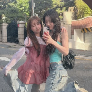 260518-chuu-instagram-update-ft-heejin-v0-yc8wot74cz1h1