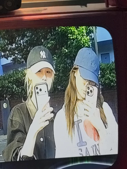 260518-miyeon-instagram-update-with-twice-sana-v0-e1jmldtpjt1h1.webp