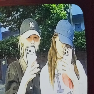 260518-miyeon-instagram-update-with-twice-sana-v0-e1jmldtpjt1h1