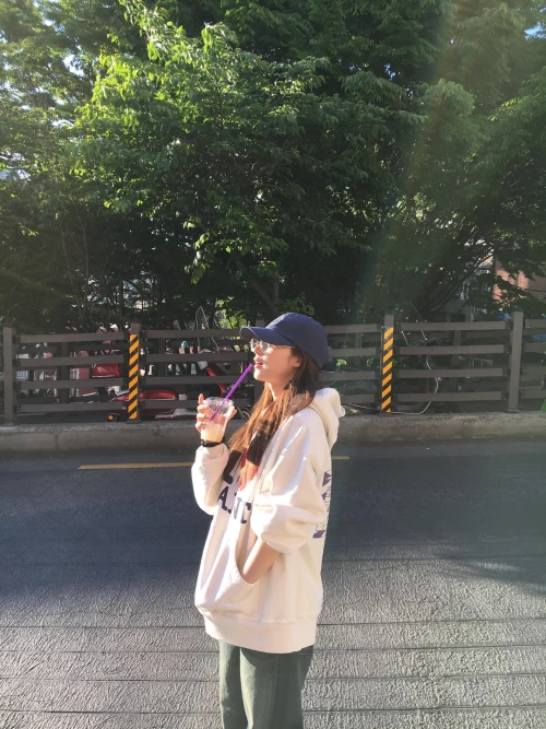 260518-miyeon-instagram-update-with-twice-sana-v0-ixwg1nrojt1h1.webp