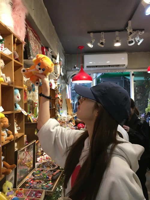 260518-miyeon-instagram-update-with-twice-sana-v0-s48g4juojt1h1.webp