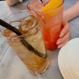 260518-miyeon-instagram-update-with-twice-sana-v0-whlqee9pjt1h1