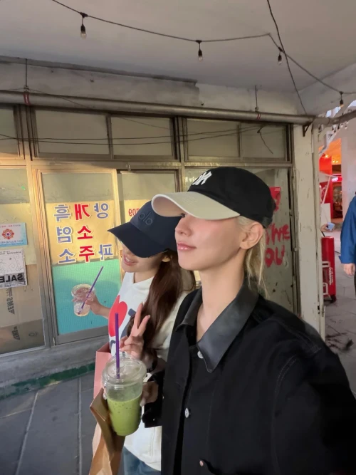 260518-miyeon-instagram-update-with-twice-sana-v0-xil72f9ojt1h1.webp