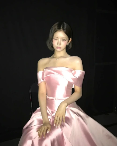 260518-rei-instagram-update-ft-monsta-x-hyungwon-v0-boz8iu1srv1h1.webp