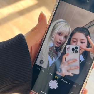 260518-yihyun-weverse-update-ft-kumi-mia-v0-drk4192yay1h1