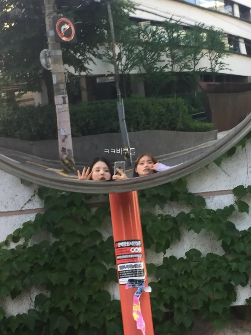 260519-heejin-instagram-update-v0-1emr9l9j7y1h1.webp
