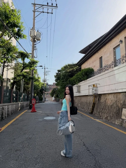 260519-heejin-instagram-update-v0-4phbpl9j7y1h1.webp