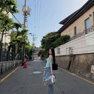 260519-heejin-instagram-update-v0-4phbpl9j7y1h1