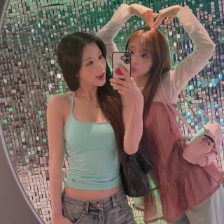 260519-heejin-instagram-update-v0-4zytej9j7y1h1