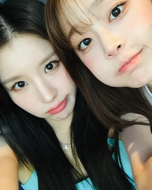 260519-heejin-instagram-update-v0-nvq77k9j7y1h1.webp