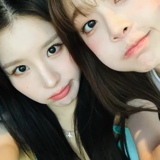 260519-heejin-instagram-update-v0-nvq77k9j7y1h1