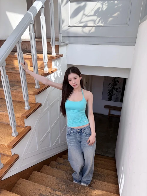 260519-heejin-instagram-update-v0-zlgy2m9j7y1h1.webp