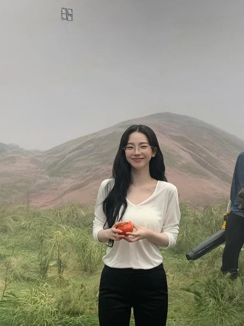 260519-karina-instagram-update-2-v0-9s91hhsvz12h1.webp