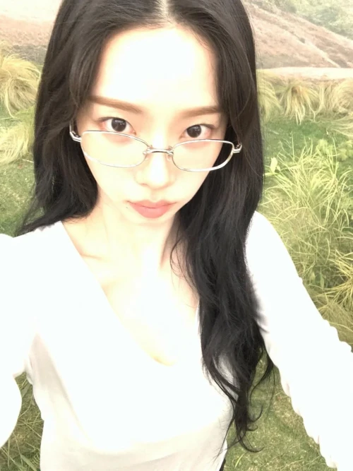 260519-karina-instagram-update-2-v0-upglxesvz12h1.webp