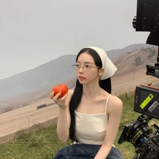 260519-karina-instagram-update-benefit-of-veggie-v0-3vrgyendz12h1