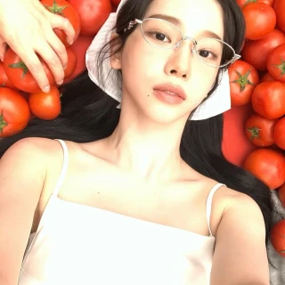 260519-karina-instagram-update-benefit-of-veggie-v0-qx9c9gndz12h1