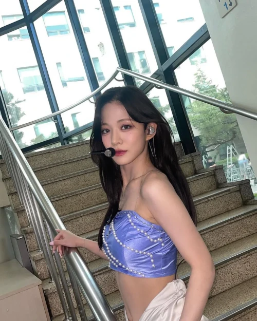 220715-chaeyoung-instagram-update-v0-hs2qvbndoa2h1.webp