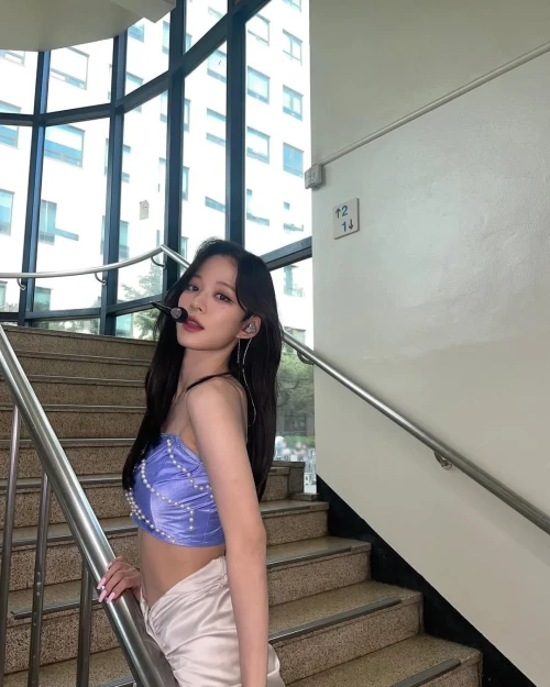 220715-chaeyoung-instagram-update-v0-kk4fbendoa2h1.webp