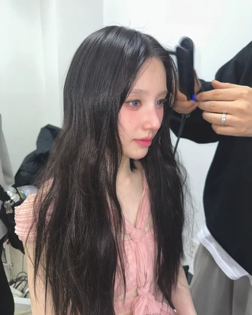 250620-heejin-v0-o9cs7smbvd2h1.webp