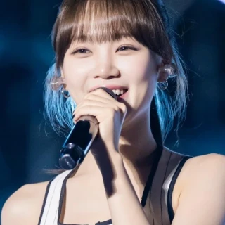 260515-chaewon-v0-n4s7xbvuue2h1