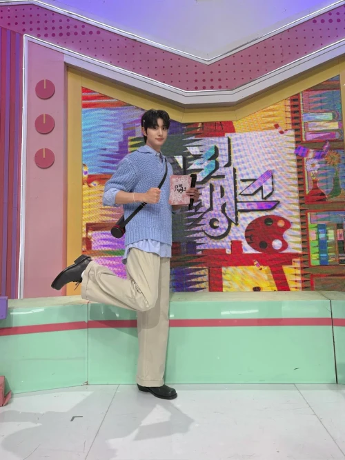 260515-kbs-music-bank-twitter-updates-with-mc-jeemin-feat-v0-zkalj6x4aa1h1.webp