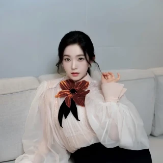 260516-irene-so-pretty-v0-31uzj6se2b2h1