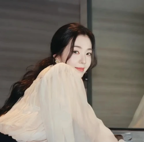 260516-irene-so-pretty-v0-c0cnzyre2b2h1.webp