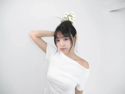 260516-siyeon-weverse-posts-v0-82ktra1c8o1h1.webp