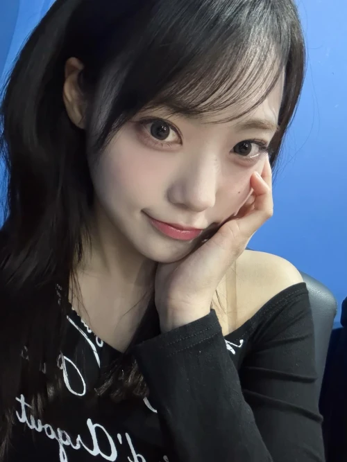 260516-siyeon-weverse-posts-v0-zpyz4jdc8o1h1.webp