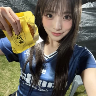 260518-siyeon-weverse-post-v0-9d7k36w64z1h1
