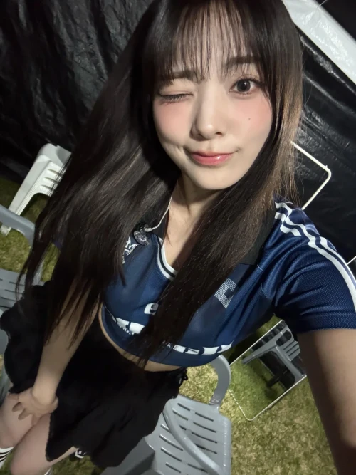 260518-siyeon-weverse-post-v0-x5f36ee64z1h1.webp