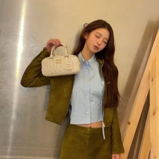 260518-wonyoung-instagram-update-v0-2lb0n37ynw1h1