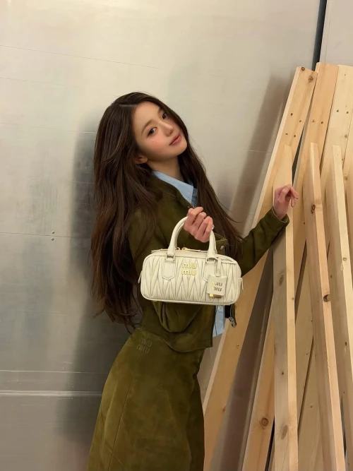 260518-wonyoung-instagram-update-v0-4skqw37ynw1h1.webp