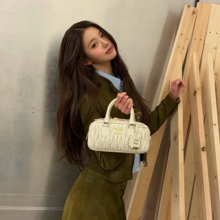 260518-wonyoung-instagram-update-v0-4skqw37ynw1h1