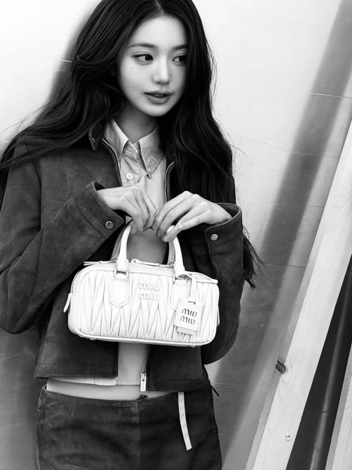 260518-wonyoung-instagram-update-v0-9kcnyy8ynw1h1.webp