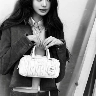 260518-wonyoung-instagram-update-v0-9kcnyy8ynw1h1