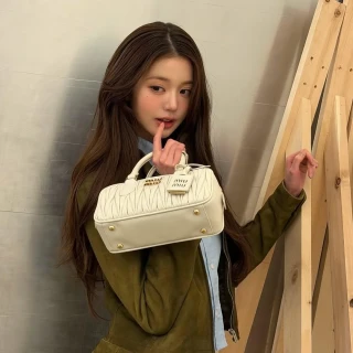 260518-wonyoung-instagram-update-v0-mf2hv37ynw1h1