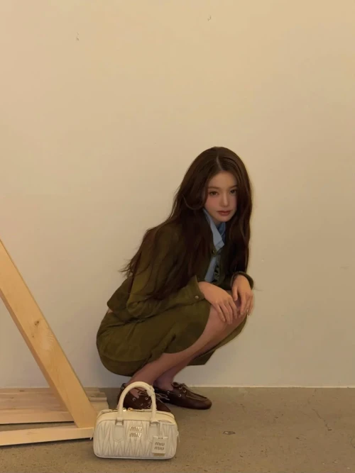 260518-wonyoung-instagram-update-v0-mlu8q57ynw1h1.webp