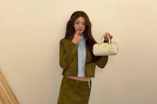 260518-wonyoung-instagram-update-v0-nt90937ynw1h1.webp