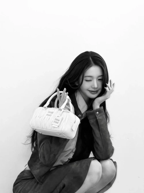 260518-wonyoung-instagram-update-v0-r4yau47ynw1h1.webp