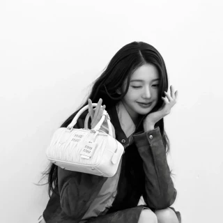 260518-wonyoung-instagram-update-v0-r4yau47ynw1h1