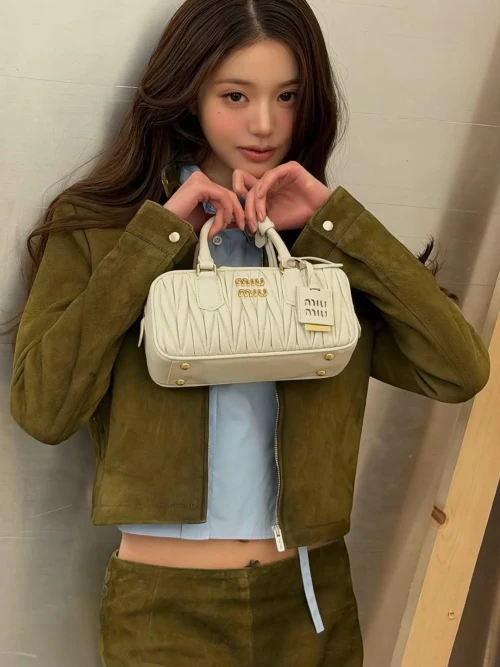 260518-wonyoung-instagram-update-v0-yjjz347ynw1h1.webp