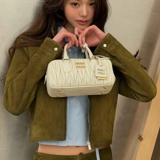 260518-wonyoung-instagram-update-v0-yjjz347ynw1h1