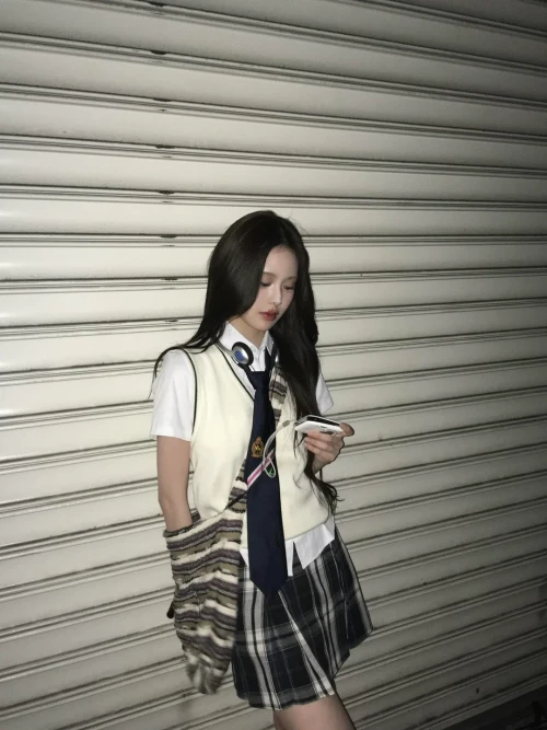 260519-izna-offcl-sns-update-2-with-jeemin-izme-what-are-v0-ddb50zmap32h1.webp