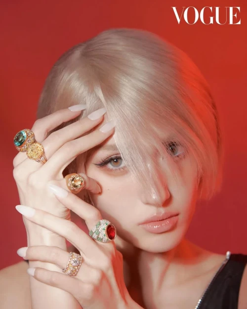 260519-jeon-somi-vogue-korea-x-buccellati-may-2026-digital-v0-dveg4467642h1.webp