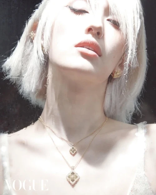 260519-jeon-somi-vogue-korea-x-buccellati-may-2026-digital-v0-s1kzd467642h1.webp